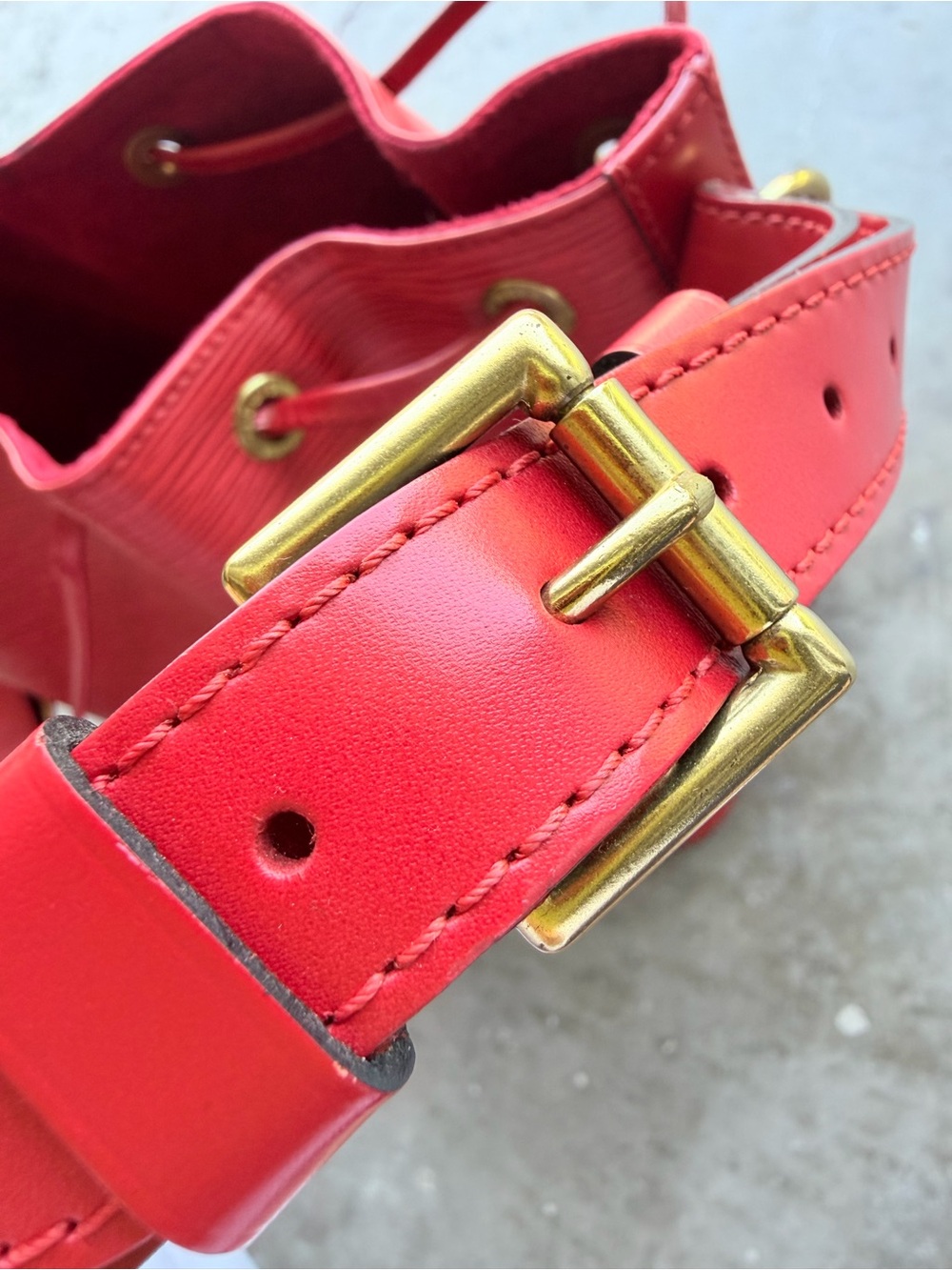 Red Louis Vuitton Drawstring Bucket Bag - Picture 9 of 14